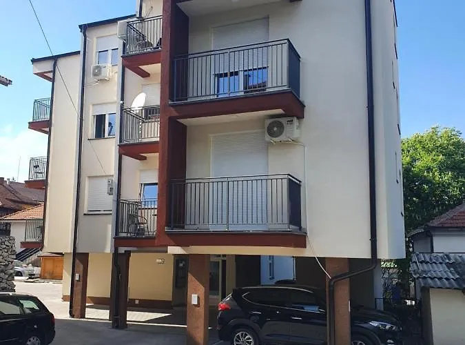 Nina 아파트 소코 반자